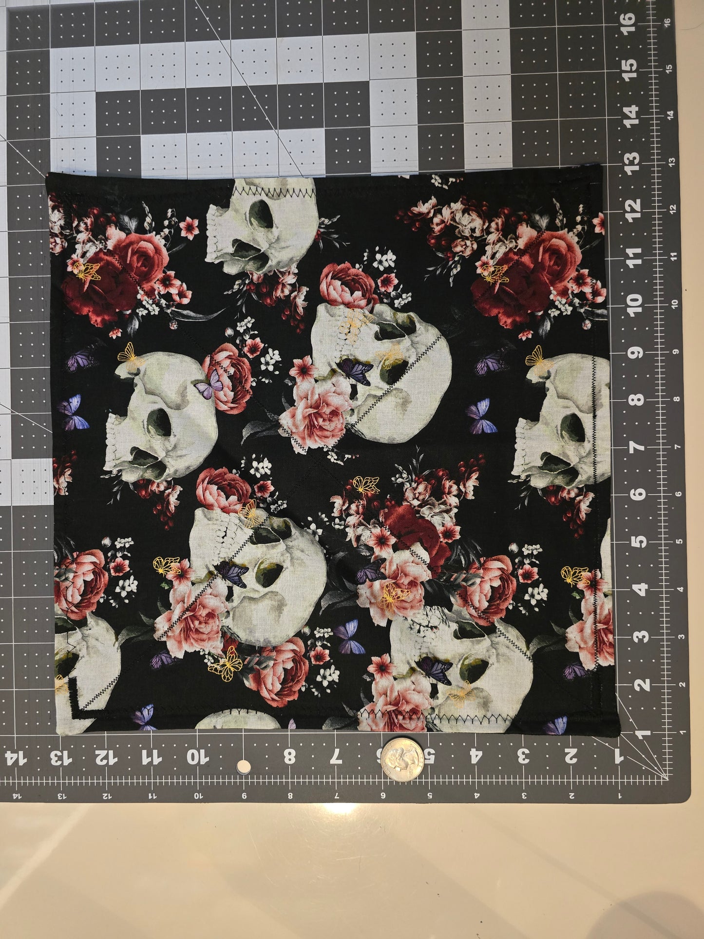 Skull and flowers color/ Black