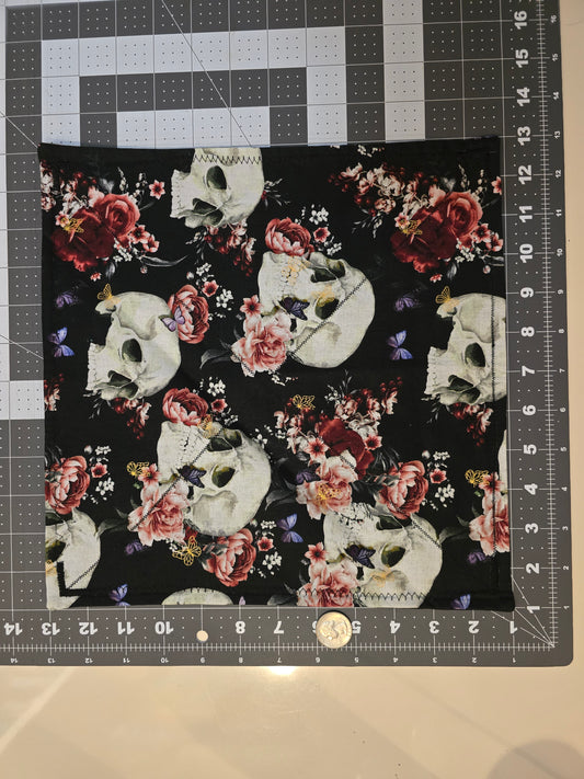 Skull and flowers color/ Black
