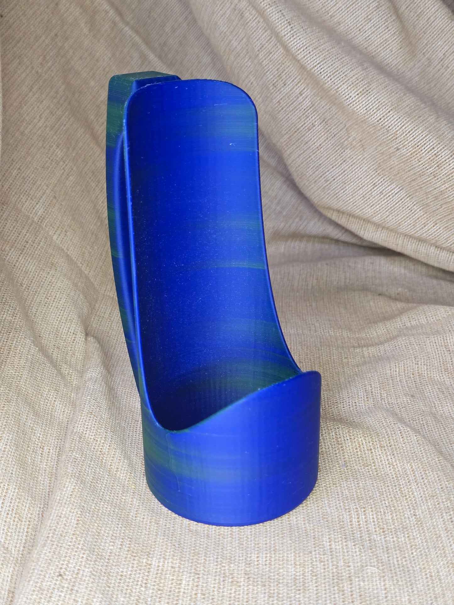 Minimal cup holder
